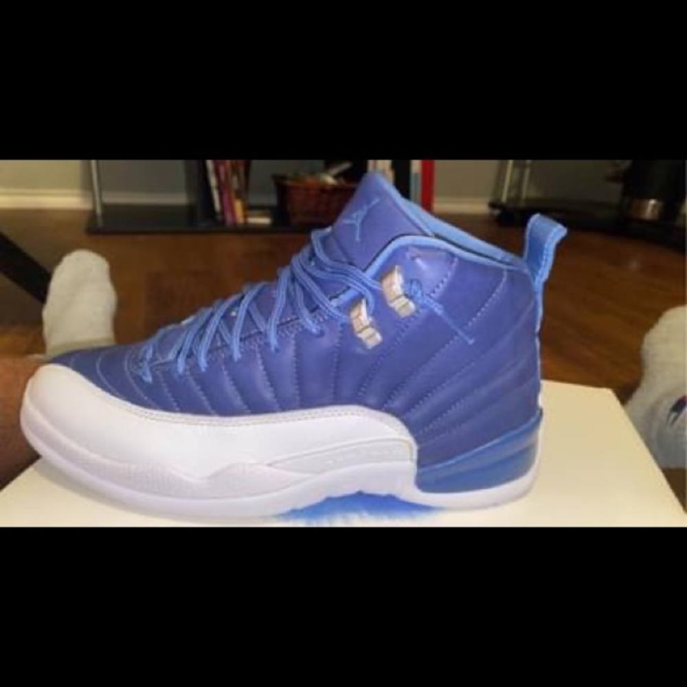 Men’s Jordan size 8.5 indigo blue shoes